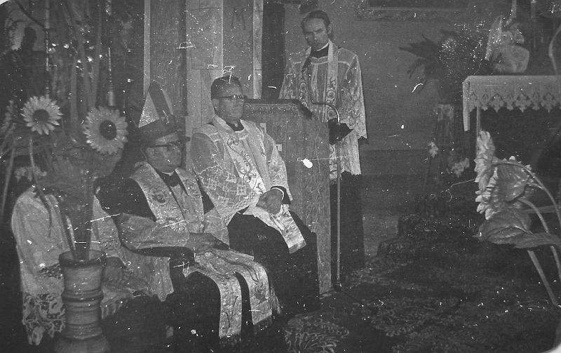 parafia polskokatolicka 1_66.jpg - Rok 1983 - 28 sierpnia. Odpust i przekazanie  parafii ks. Marianowi Kosińskiemu - pożegnanie ks. E. Elerowskiego